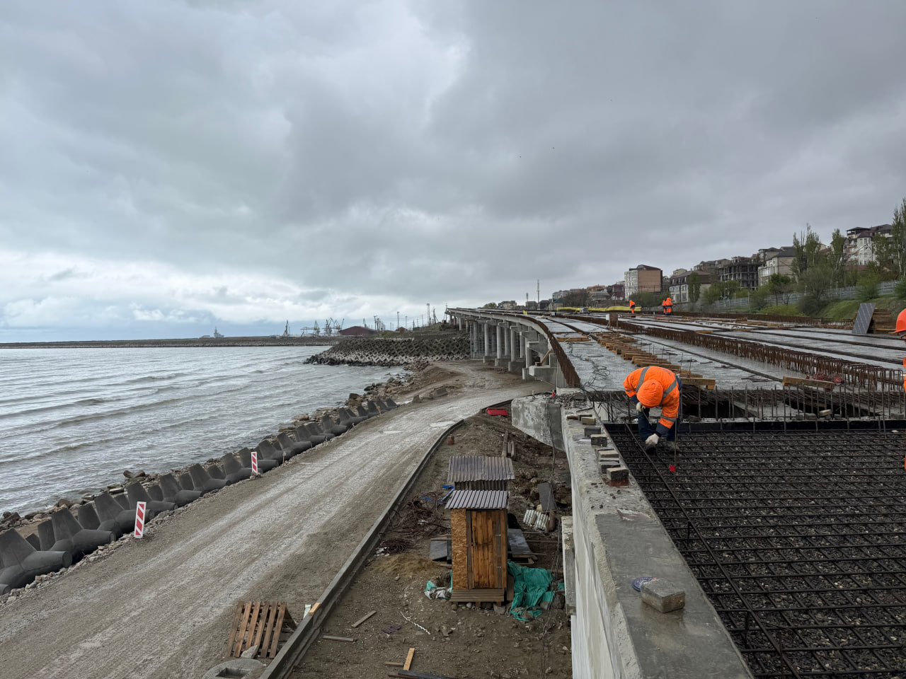 Студенты АДК побывали на строительстве подъездной дороги к Махачкалинскому порту